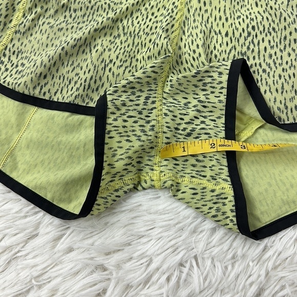 Lululemon Run: Speed Short *4-way Stretch Dottie Dash Clarity Yellow Black Black - Picture 2 of 6